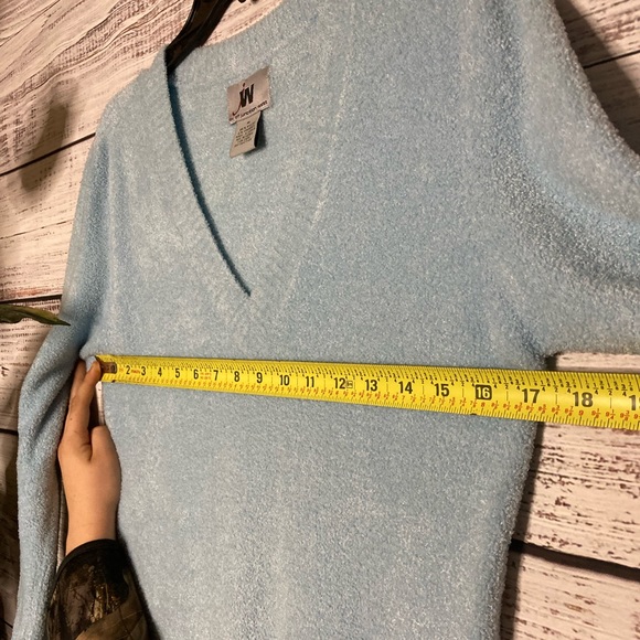 Was💲19! Junction West SUPER soft 3/4 sleeve light blue V-neck sweater Medium - Picture 11 of 14